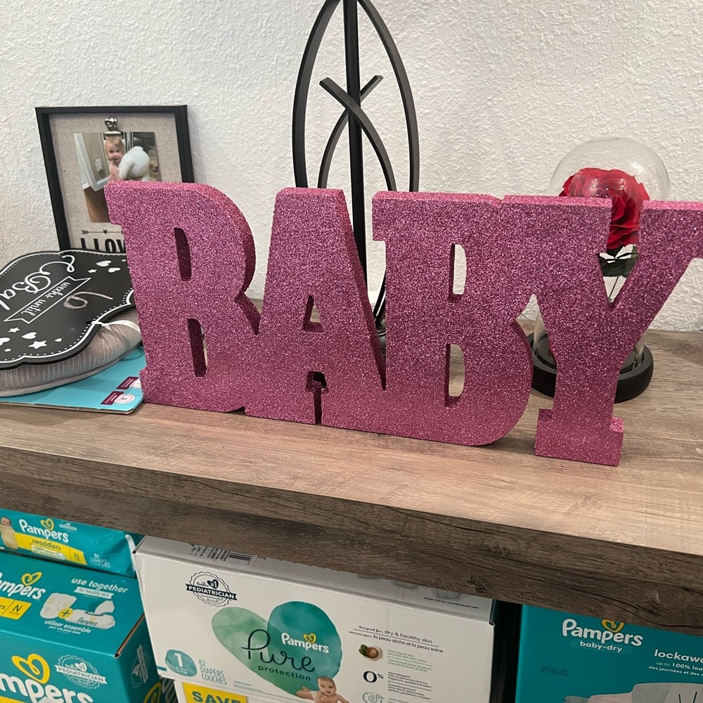 Baby table decor in pink glitter